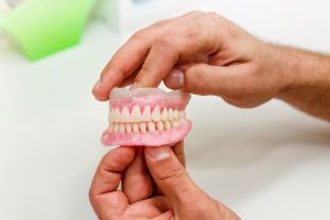 зубной протез из аркона