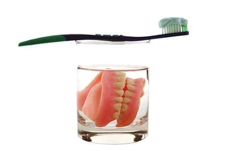 уход за силиконовыми зубными протезами