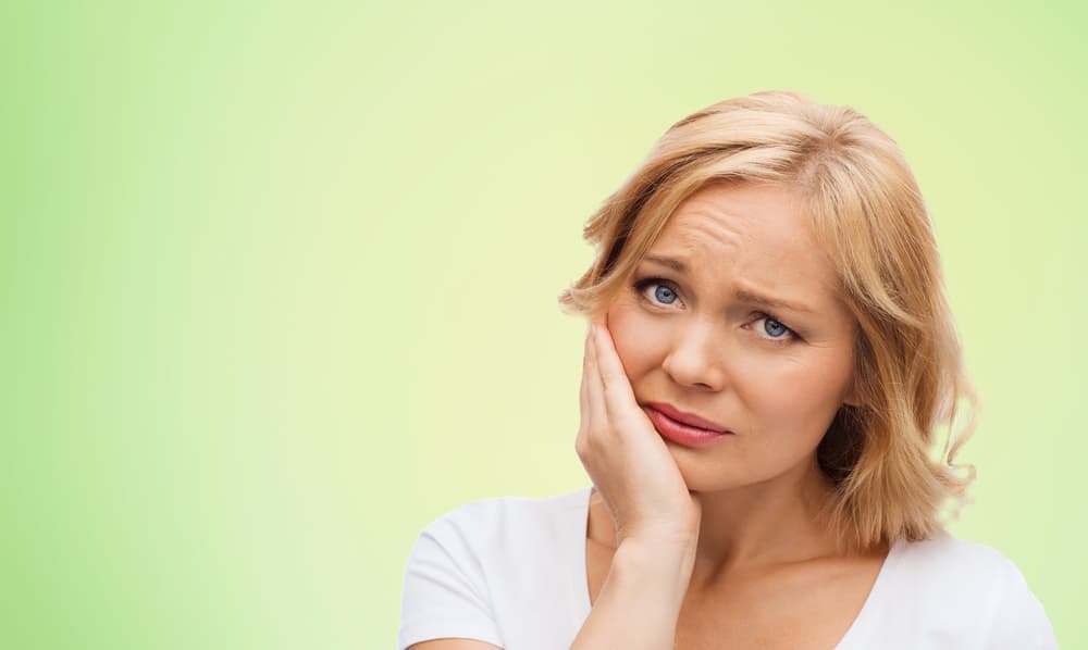 Symptoms of gum disease (periostitis)