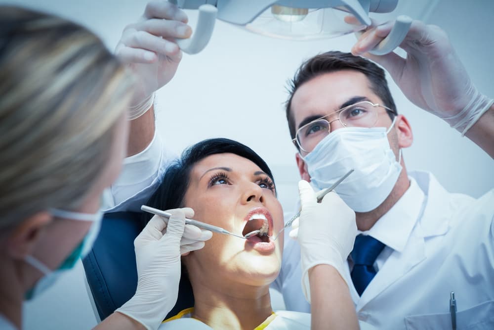 Symptoms of gum disease (periostitis)