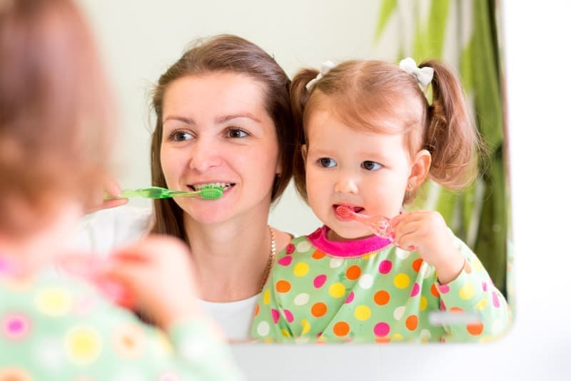 Важно тщательно ухаживать за молочными зубами, избегать преждевременного удаления зубов, чтобы не нарушить формирование прикуса и речи.