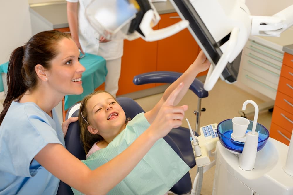 Опытный детский стоматолог всегда найдет подход к ребенку.