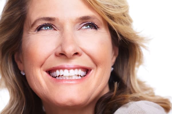  Обеспечить красивую улыбку можно в любом возрасте – современная стоматология предлагает множество вариантов восстановления зубного ряда.
